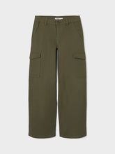 Lade das Bild in den Galerie-Viewer, NKFROSE Trousers - Deep Lichen Green
