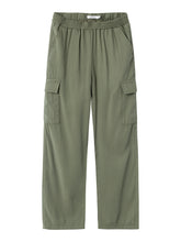 Lade das Bild in den Galerie-Viewer, NKFBELLA Trousers - Deep Lichen Green
