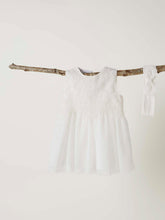 Lade das Bild in den Galerie-Viewer, NBFNIKOL Dresses - Bright White
